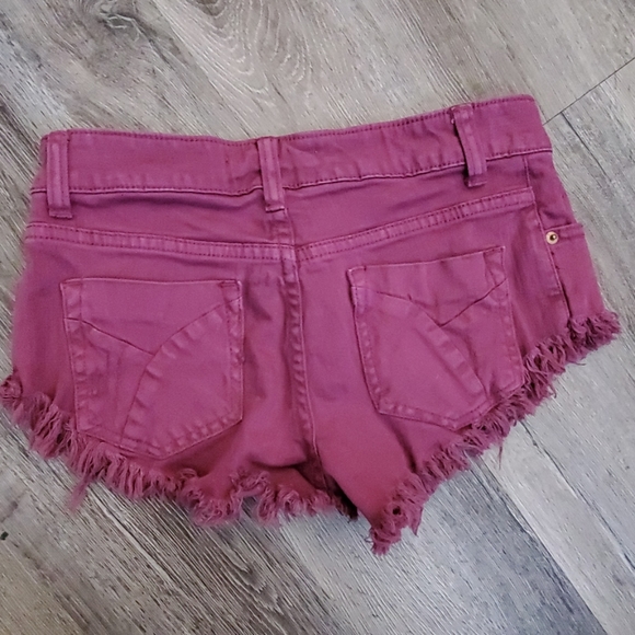 Cotton On Cutoff Shorts - Picture 5 of 5